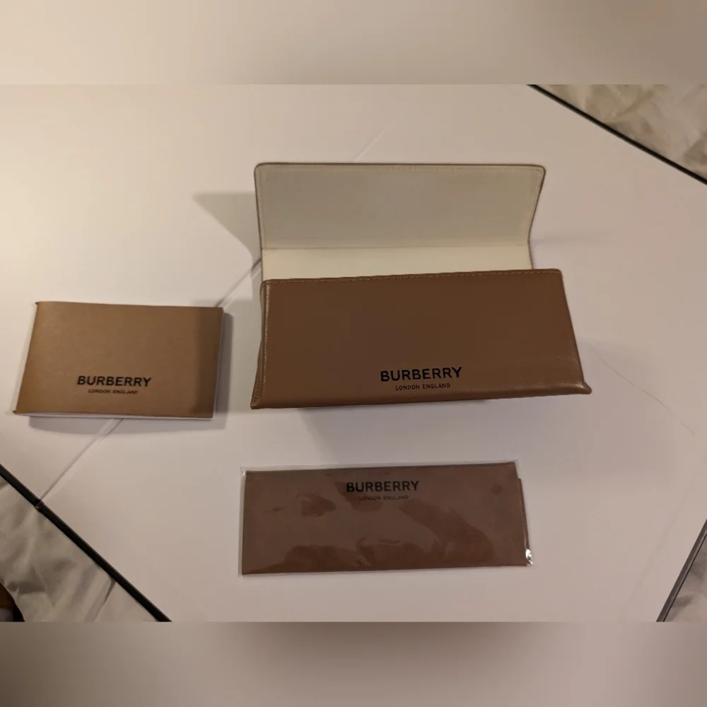 BURBERRY Camel Brown Soft Faux Leather Eyeglasses Sunglasses Magnetic Case